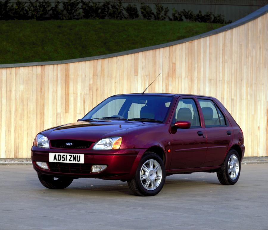  Ford Fiesta 2000 года  (фото 10 из 40)